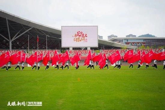 该博主还表示：“曼联对埃弗顿中场阿马杜-奥纳纳感兴趣，并且正在关注加维和琼阿梅尼，即使看起来签下他们的可能性不大。